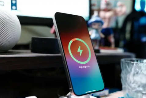丘北苹果15换屏服务分享用什么充电器给iPhone15充电更好 